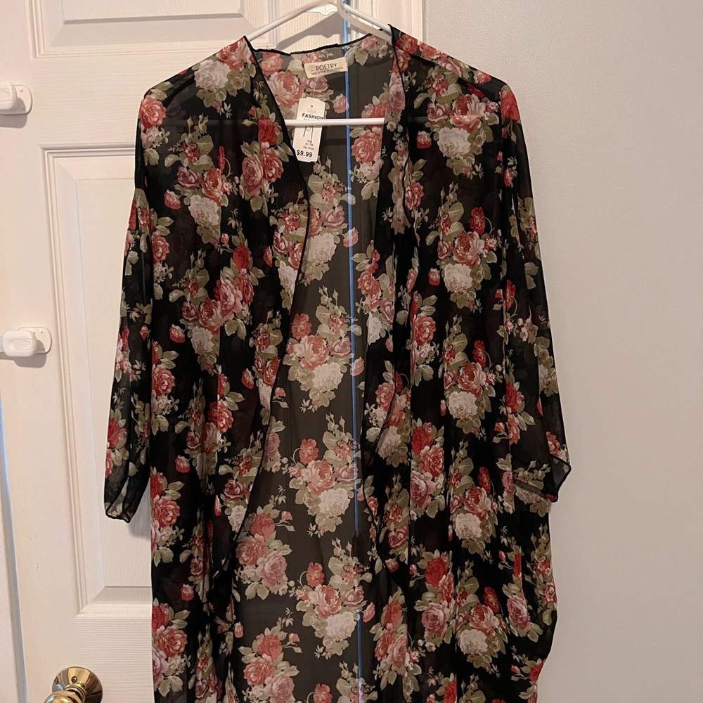 NWT kimono  with floral design . Never been worn . - Picture 2 of 2